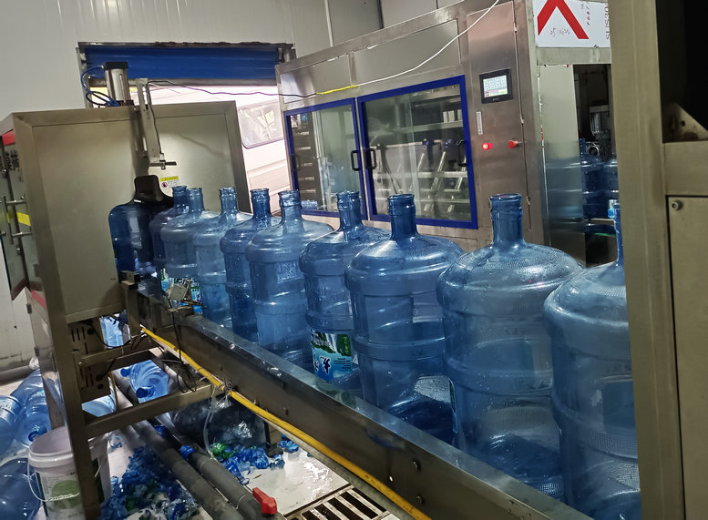 龍霄山泉——譽聲省外的高品質(zhì)飲用水 龍霄山泉——譽聲省外的高品質(zhì)飲用水
