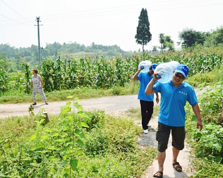 龍霄山泉——譽聲省外的高品質(zhì)飲用水 龍霄山泉——譽聲省外的高品質(zhì)飲用水